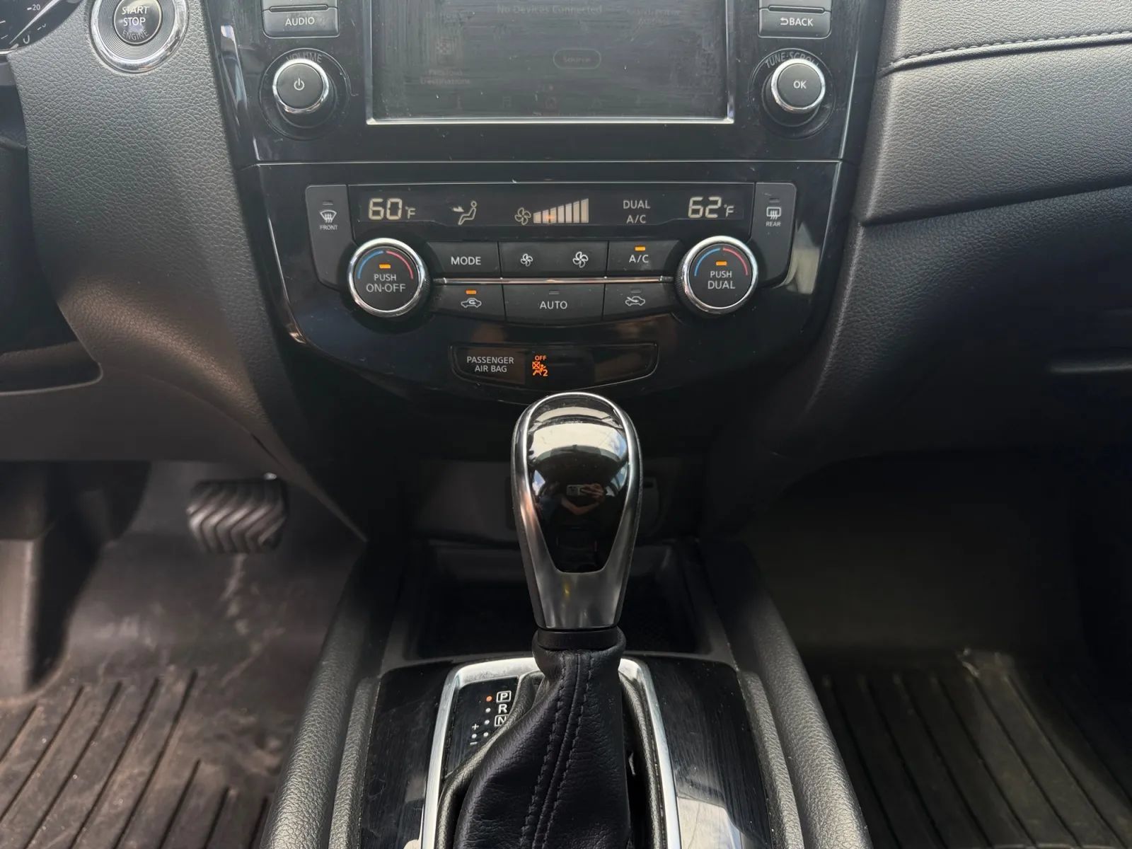 Used 2018 Nissan Rogue SV w/ Premium Package FWD image 12