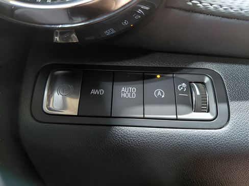 Used 2026 Chevrolet Equinox LT AWD/4WD image 32