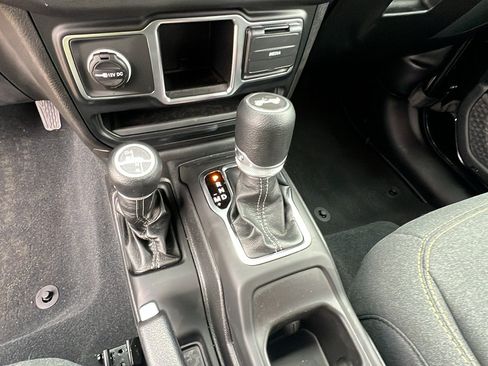 Used 2024 Jeep Wrangler Sport image 28