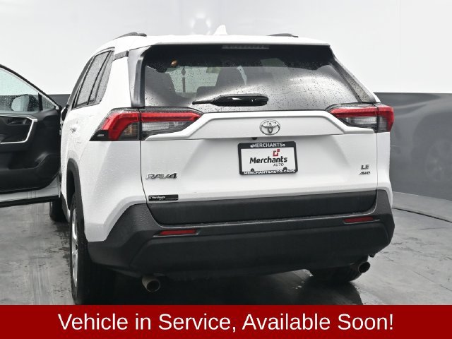 Used 2021 Toyota RAV4 LE AWD/4WD image 5