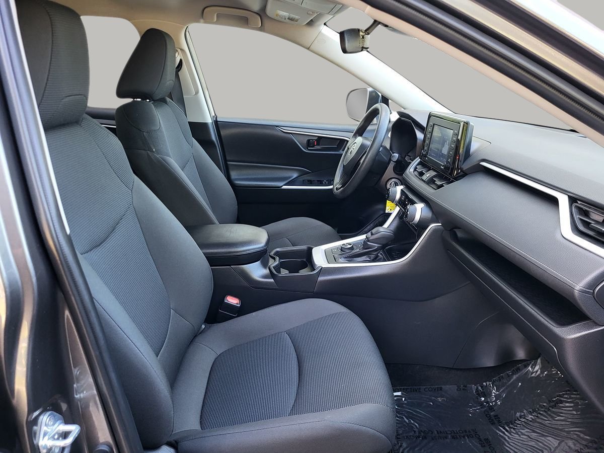 Used 2021 Toyota RAV4 LE AWD/4WD image 19