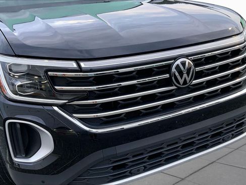 Used 2025 Volkswagen Atlas SE FWD image 27