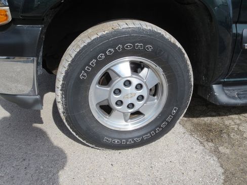 Used 2003 Chevrolet Suburban LS w/ LS Preferred Equipment Group image 26