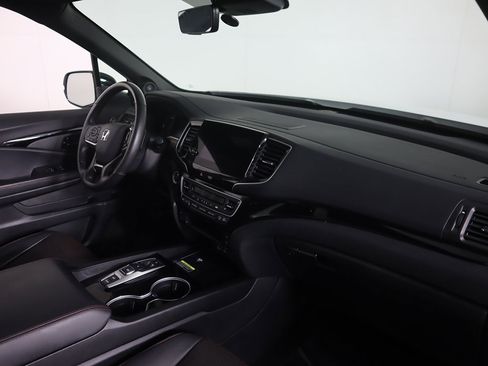 Used 2024 Honda Passport Black Edition image 32