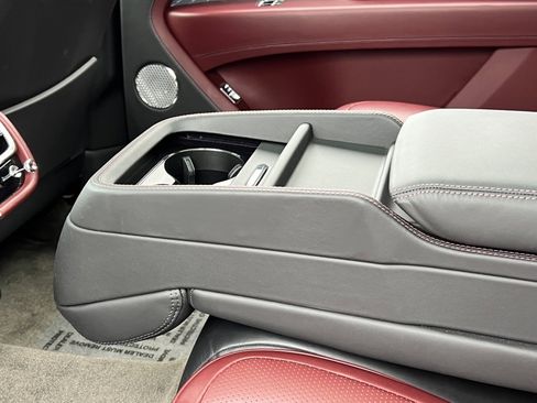 Certified 2023 Bentley Bentayga Extended Wheelbase image 40