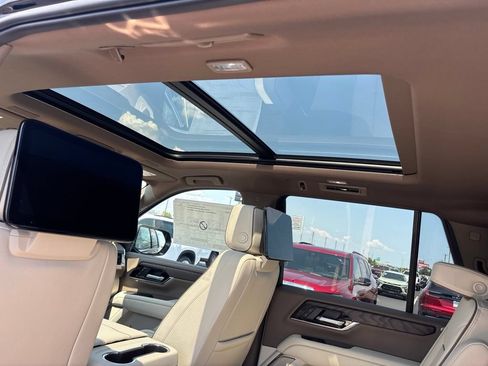New 2026 GMC Yukon Denali w/ Denali Reserve Package AWD/4WD image 12