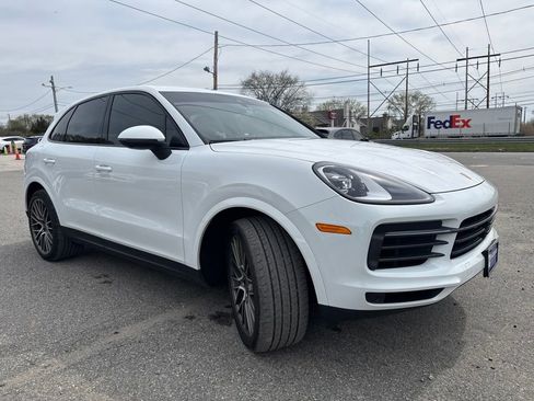Used 2023 Porsche Cayenne AWD/4WD image 3