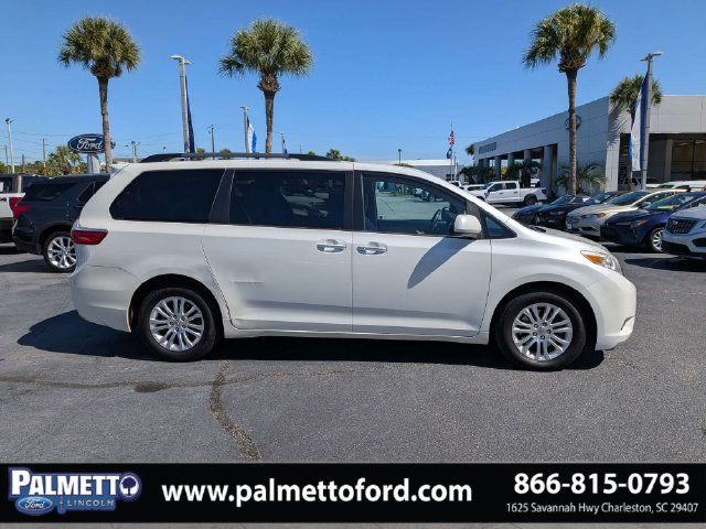 Used 2016 Toyota Sienna XLE FWD image 3