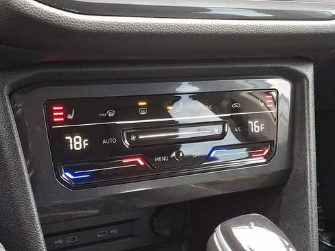 Used 2022 Volkswagen Tiguan SE image 16