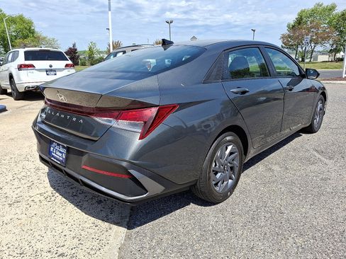 Used 2024 Hyundai Elantra SEL FWD image 7