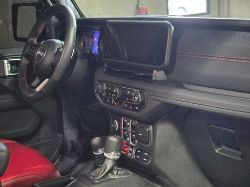 Used 2024 Jeep Wrangler Unlimited Rubicon 392 image 9