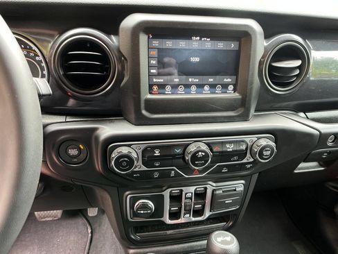 Used 2023 Jeep Wrangler Unlimited Sport AWD/4WD image 16