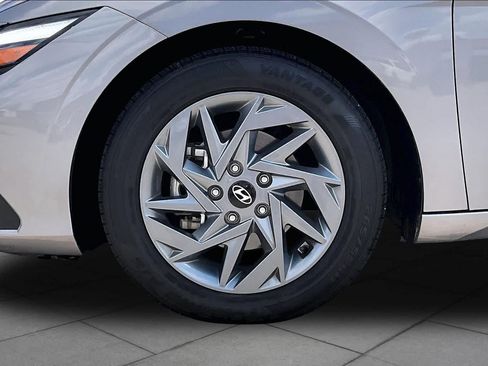 Used 2024 Hyundai Elantra SEL FWD image 10