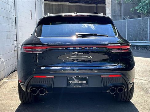 Certified 2026 Porsche Macan AWD/4WD image 9