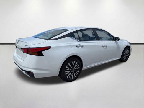 Used 2024 Nissan Altima 2.5 SV image 4