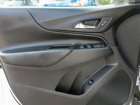 Used 2019 Chevrolet Equinox LT w/ Sun & Navigation Package AWD/4WD image 17