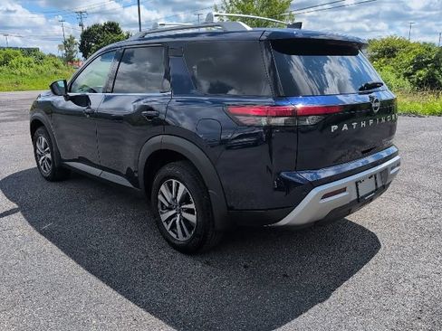 Used 2024 Nissan Pathfinder SL AWD/4WD image 3