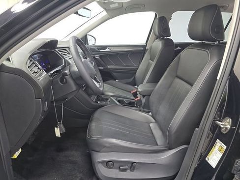 Used 2023 Volkswagen Tiguan SE FWD image 6