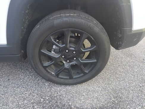 Used 2024 Jeep Compass Latitude w/ Sun and Sound Group image 32