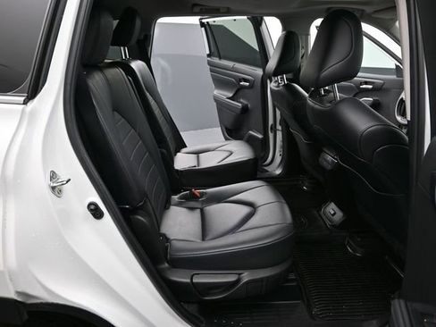 Certified 2023 Toyota Highlander XLE image 22