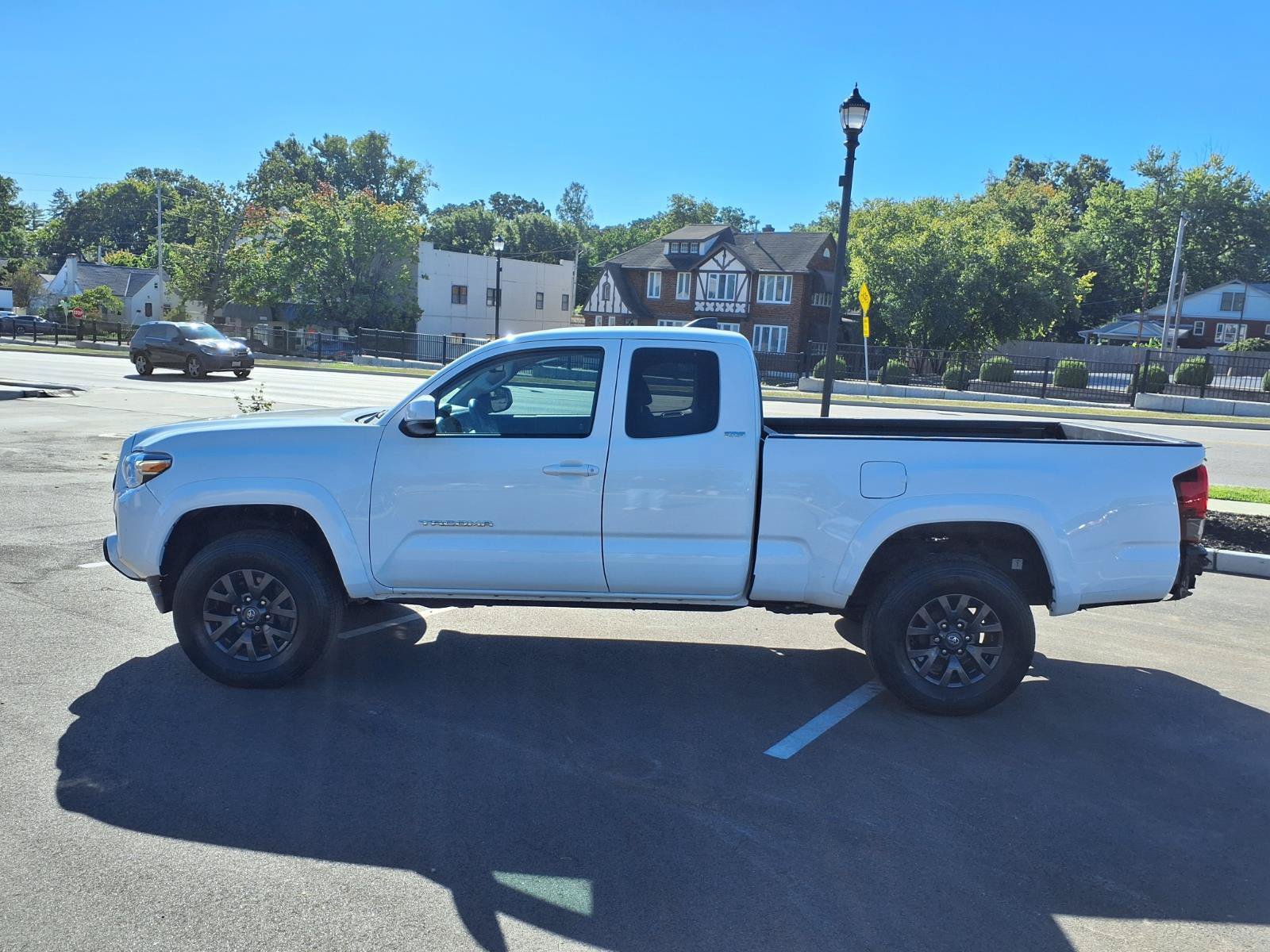 Used 2023 Toyota Tacoma SR5 RWD image 28