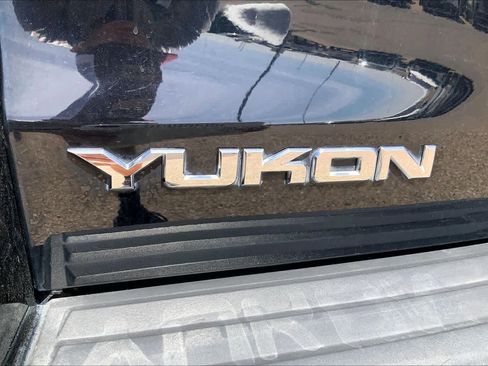 Used 2017 GMC Yukon SLT image 33