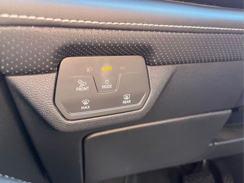 Used 2024 Volkswagen Atlas SE FWD image 15