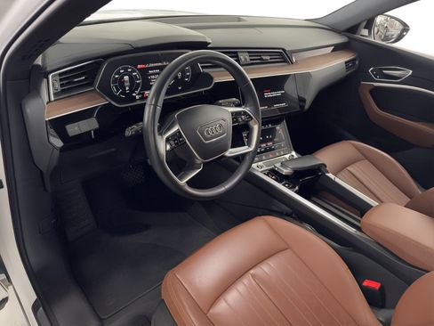 Used 2023 Audi e-tron Premium w/ Convenience Plus Package image 4