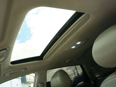 Used 2019 Kia Niro EX Premium w/ Sunroof Package image 26