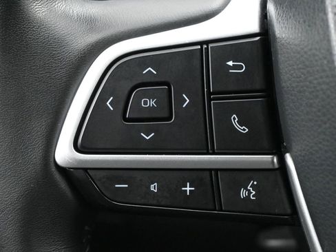 Used 2023 Toyota Highlander XLE image 6