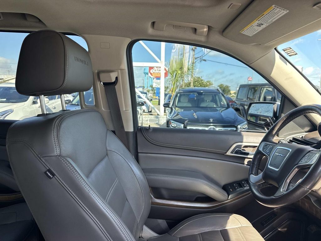 Used 2019 GMC Yukon XL Denali w/ Denali Ultimate Package RWD image 13
