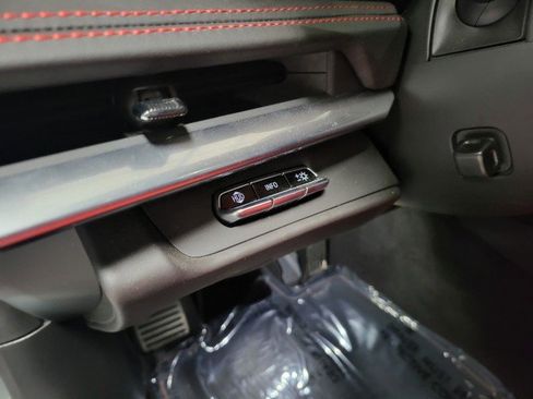 Used 2024 Chevrolet Corvette Stingray Premium Conv w/ Z51 Performance Package image 18