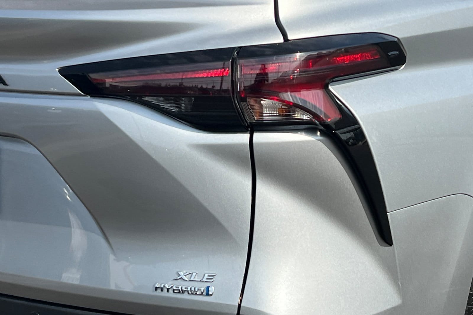 Used 2024 Toyota Sienna XLE FWD image 28