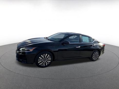 Used 2025 Nissan Altima 2.5 SV image 8