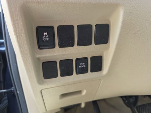 Used 2014 Nissan Pathfinder SV image 23