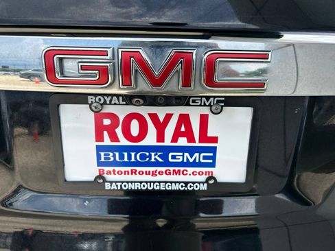 Used 2021 GMC Acadia Denali w/ Denali Technology Package FWD image 33
