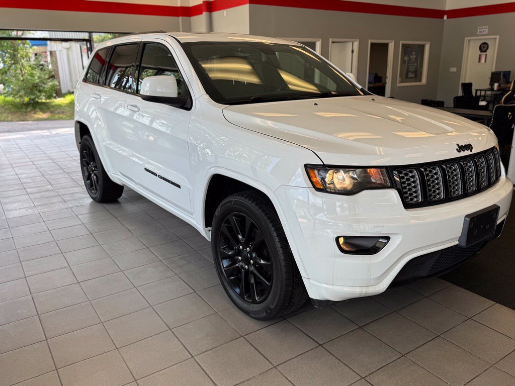 Used 2019 Jeep Grand Cherokee Altitude AWD/4WD image 6