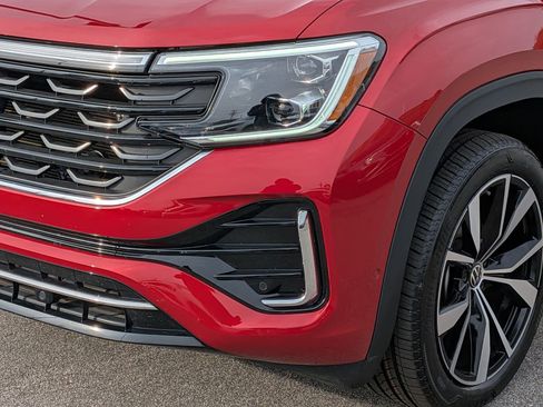 Used 2024 Volkswagen Atlas SEL Premium R-Line image 9