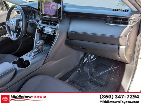 Used 2024 Toyota Venza LE AWD/4WD image 36