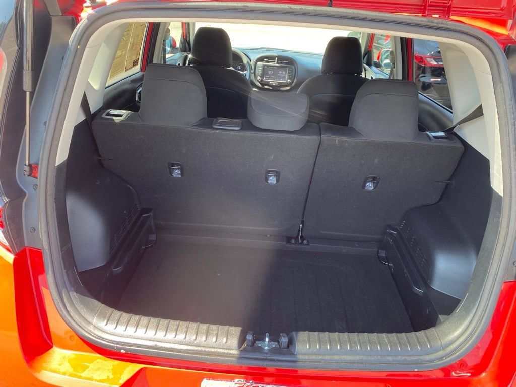 Used 2023 Kia Soul LX w/ LX Technology Package FWD image 11