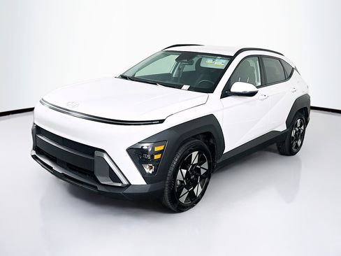 Used 2025 Hyundai Kona SEL image 3