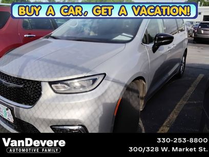 Used 2024 Chrysler Pacifica Touring-L