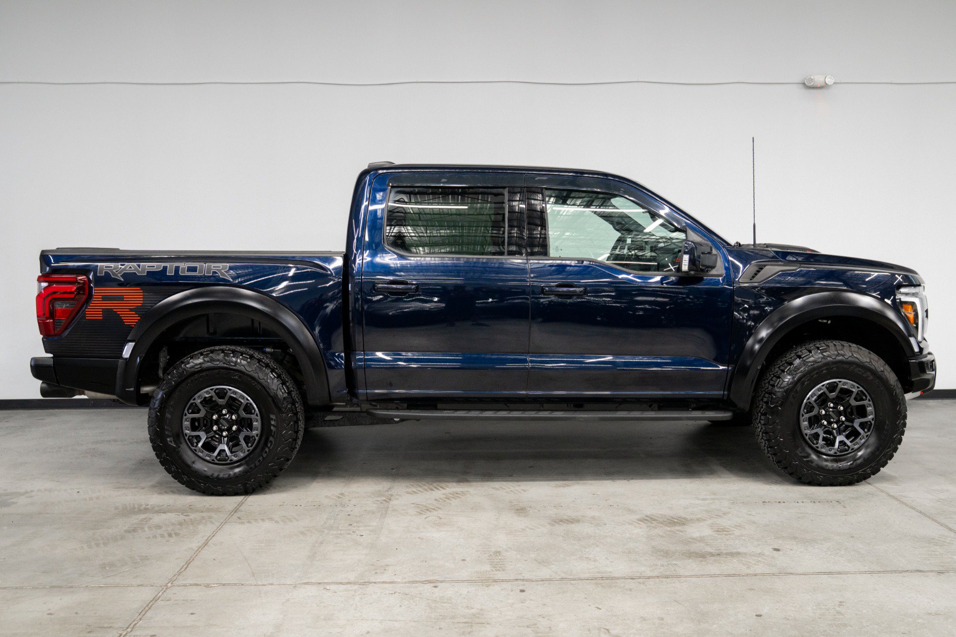 Used 2025 Ford F150 Raptor w/ Equipment Group 803A Raptor R AWD/4WD image 52