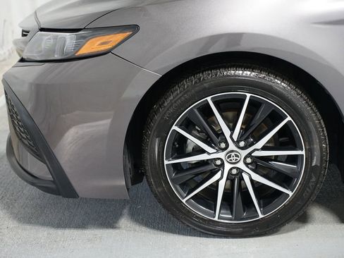 Used 2023 Toyota Camry SE image 5