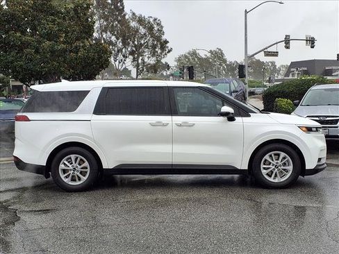 Certified 2024 Kia Carnival LX image 16