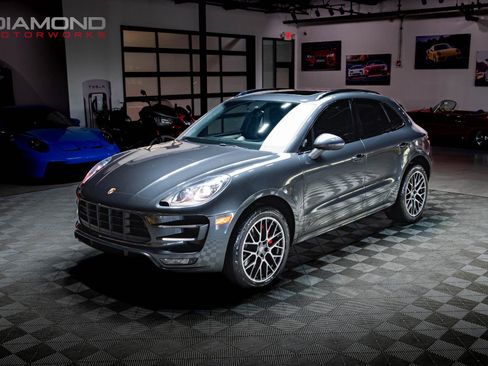 Used 2018 Porsche Macan Turbo image 3