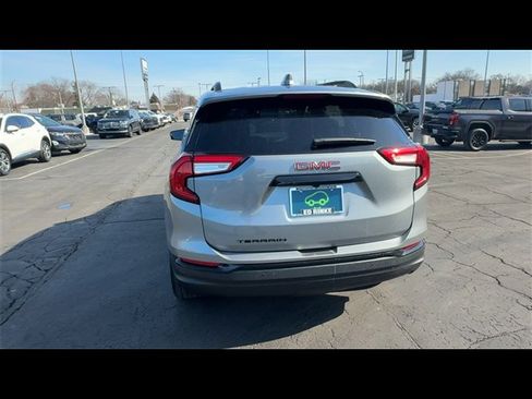 Used 2023 GMC Terrain SLE w/ Driver Convenience Package image 7