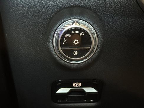 New 2025 Mercedes-Benz C 300 4MATIC Sedan image 33