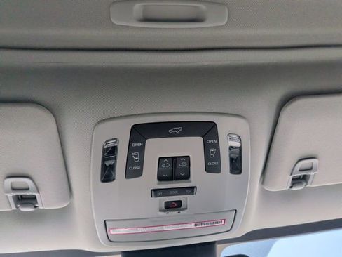 Used 2023 Toyota Sienna XLE FWD image 21