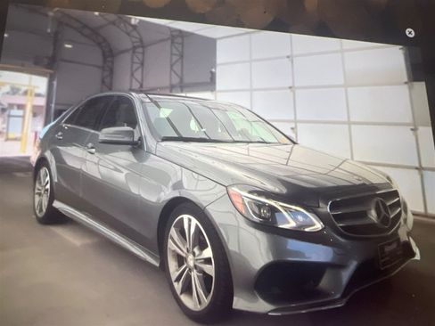 Used 2016 Mercedes-Benz E 350 4MATIC Sedan w/ Premium Package image 4